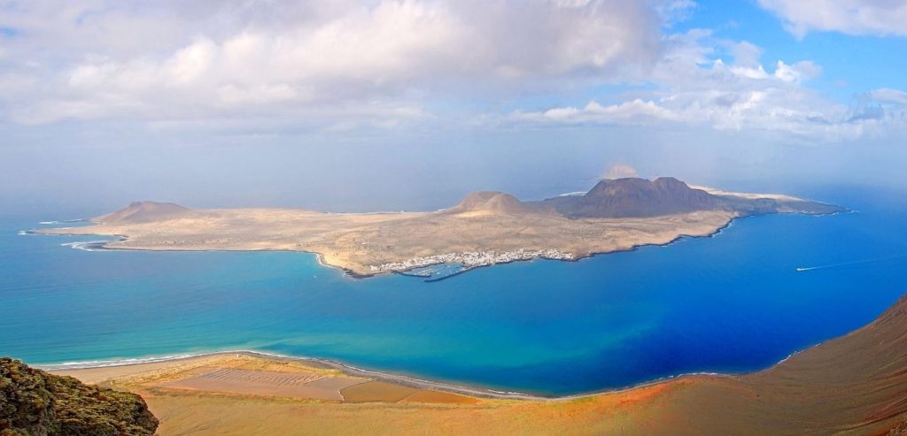 La Graciosa Island is truly a spectacular gem belonging to the province of Las Palmas de Gran Canaria, and it is currently the eighth island of the Canary Islands.