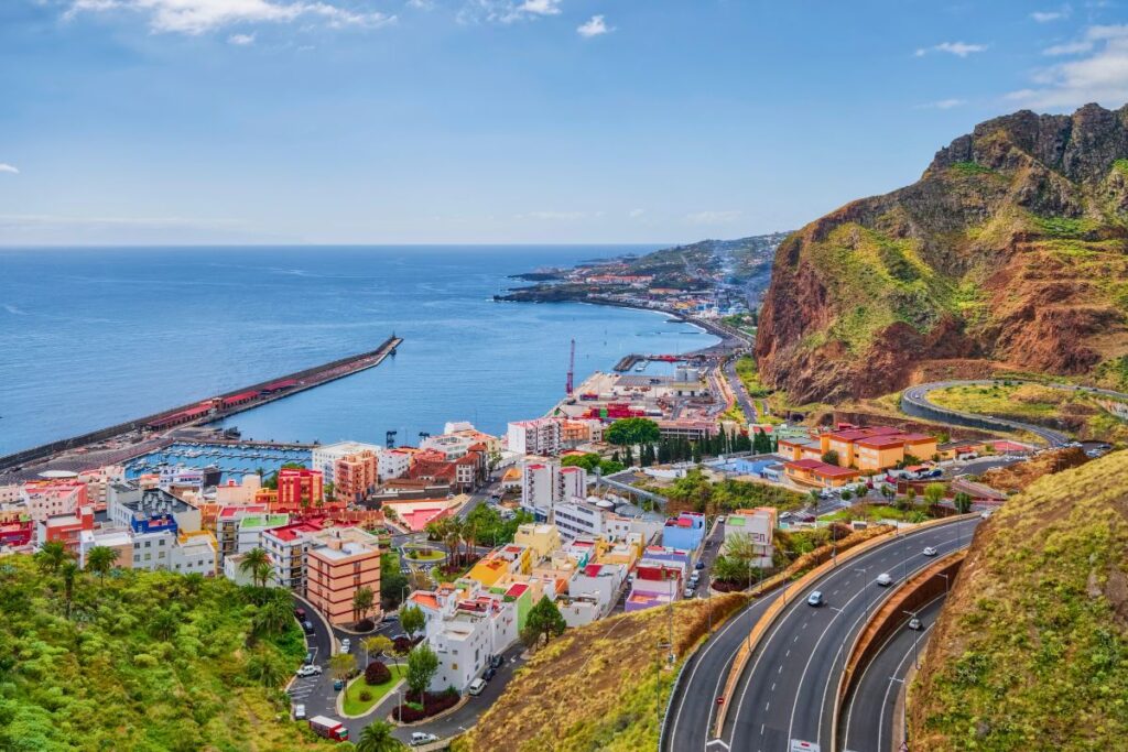 Santa Cruz de La Palma: Historia, playas y gastronomía en la joya canaria