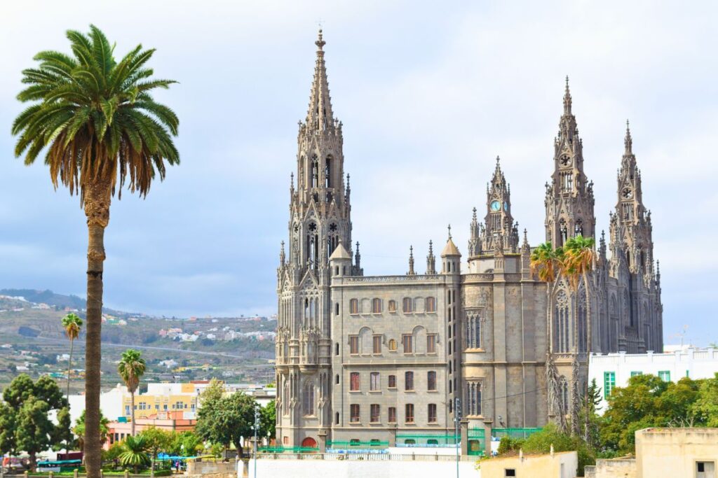 Iglesia Matriz de San Juan Bautista en Arucas: Un tesoro arquitectónico en Gran Canaria