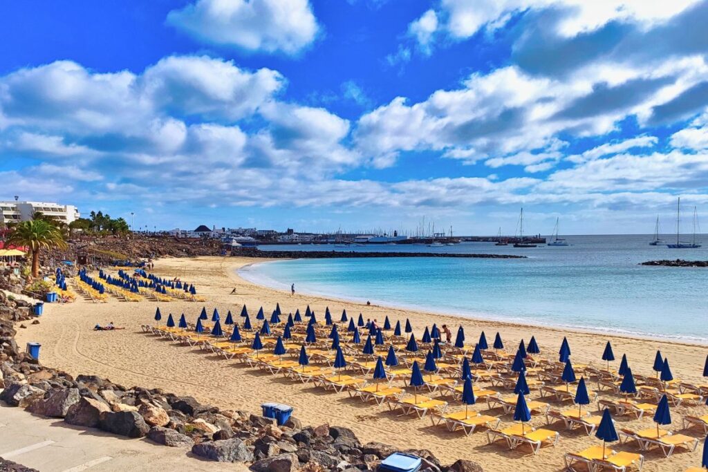 Playa Dorada Lanzarote: Cómo llegar y disfrutar del paraíso en la tierra